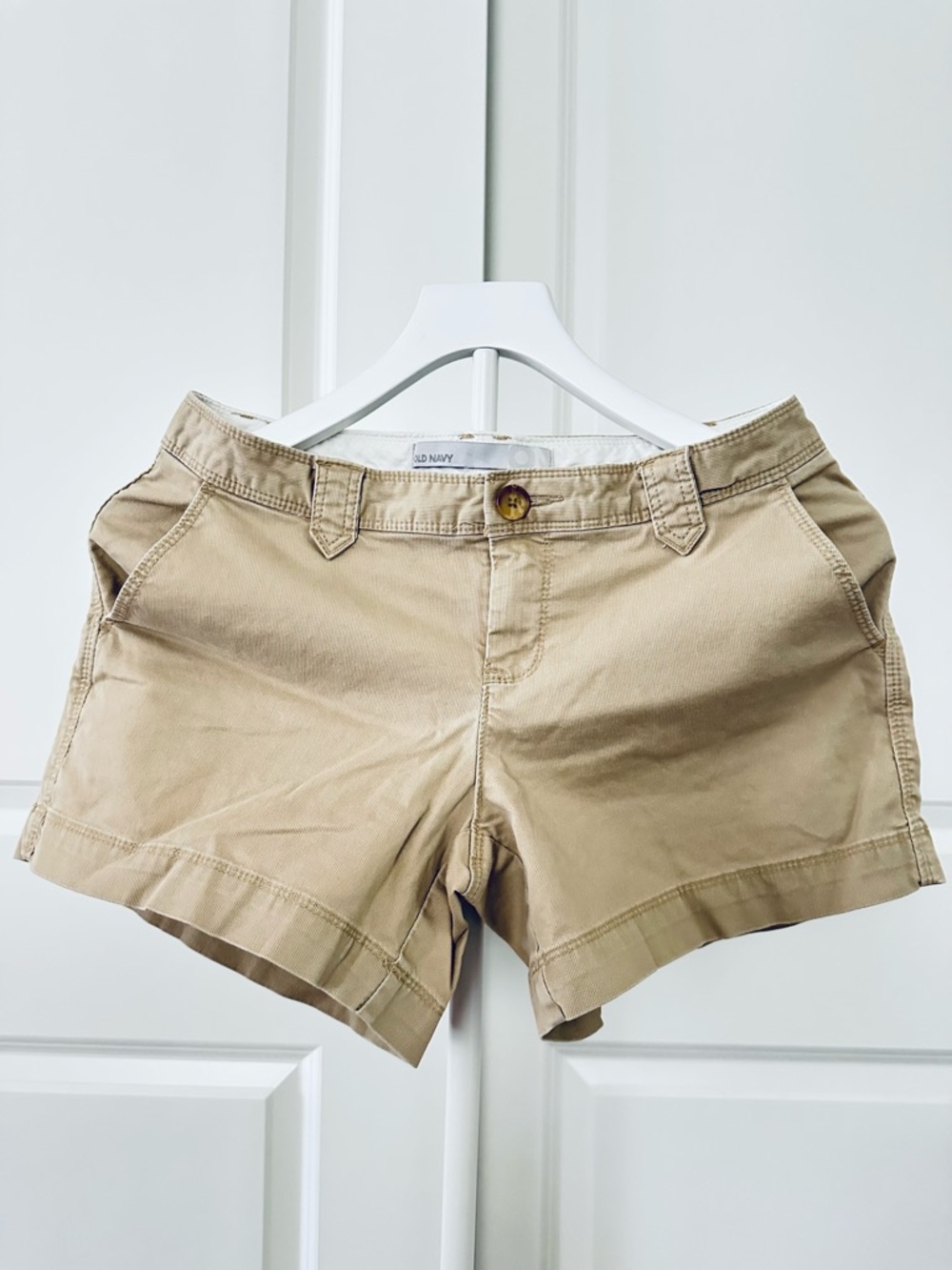 Women’s Old Navy Casual Beige Shorts Size 6